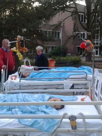 samen met Victor ontsnapt uit het ziekenhuis